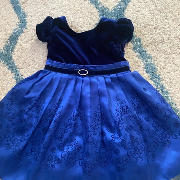 Beautiful dress - Picture 3 of 4